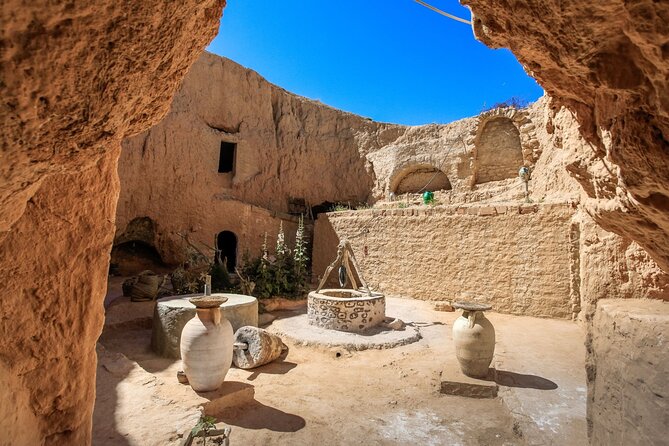 2-Day Tunisian Sahara Tour with Food & Stay from Sousse - A night in Douz, the Sahara gateway