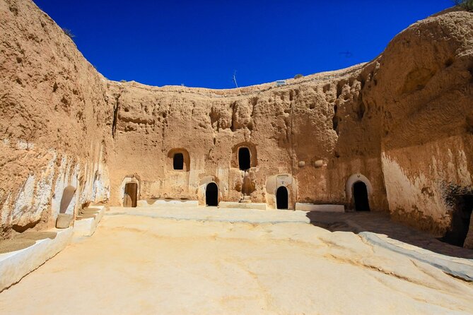 2-Day Tunisian Sahara Tour with Food & Stay from Sousse - Entering El Jem’s Roman amphitheater