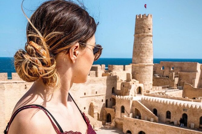El Jem, Monastir, and Kairouan Medina Private Tour - The driver host format, and who will like it