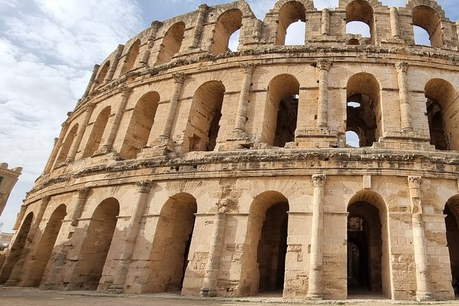Private Half Day Tour Roman Coliseum EL JEM - Entering the El Jem amphitheater